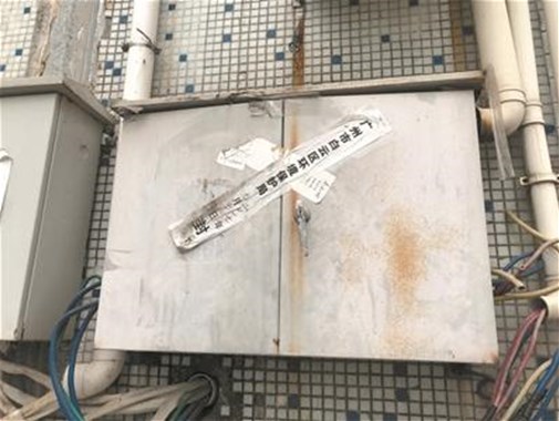 化妝品廠偷偷排放廢水被查后，斷水?dāng)嚯娺€能繼續(xù)開工？